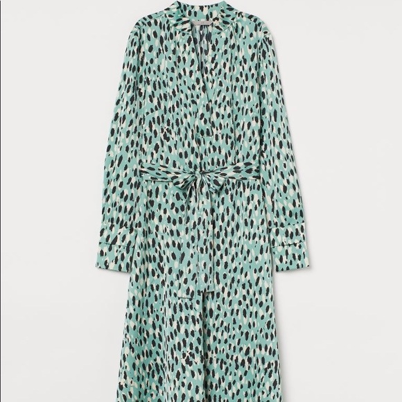 H&M Satin knee length dress with belt - Picture 3 of 3